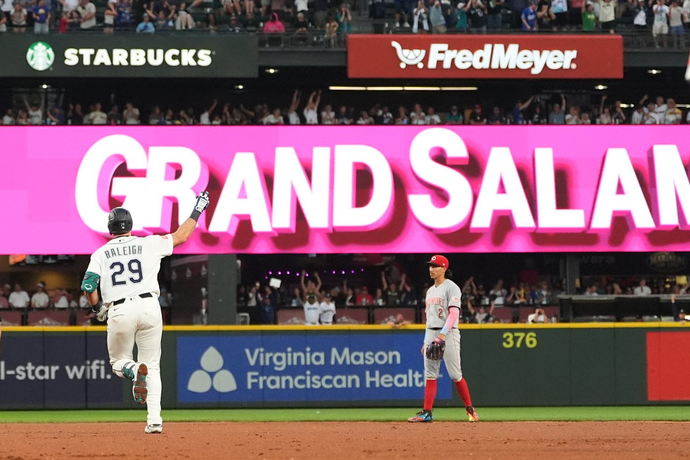 Raleigh hits 6th career grand slam and Kirby tosses 6 strong innings as Mariners blank Reds 8-0 | iNFOnews.ca Raleigh hits 6th career grand slam and Kirby tosses 6 strong innings as Mariners blank Reds 8-0 | iNFOnews.ca