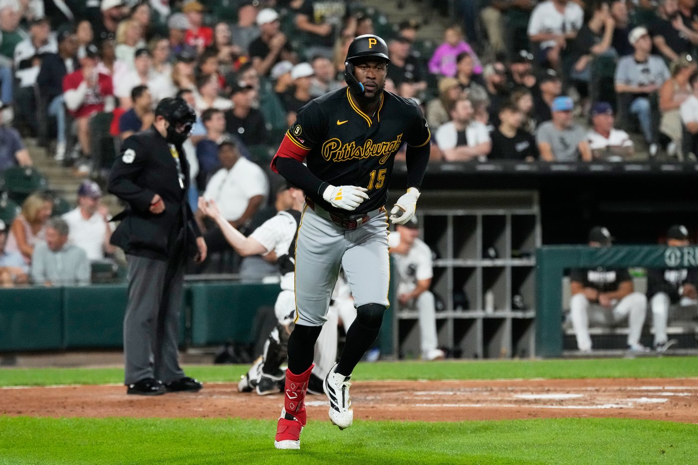Jones, Cruz power the Pirates to a 2-0 win over the White Sox | iNFOnews.ca