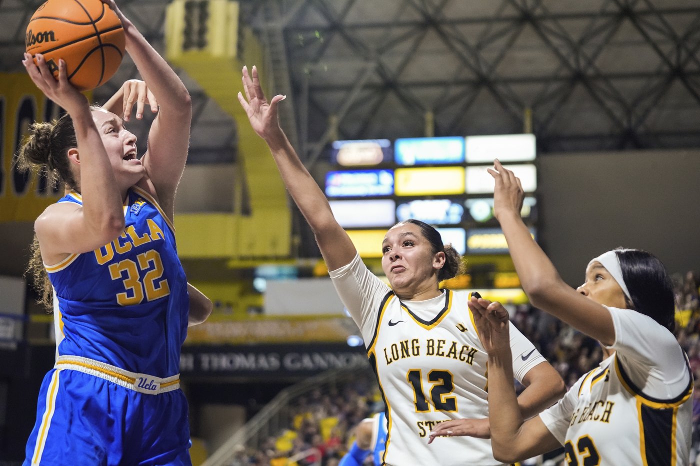 Betts, Dugalic lead top-ranked UCLA to 102-51 rout of Long Beach State | iNFOnews.ca