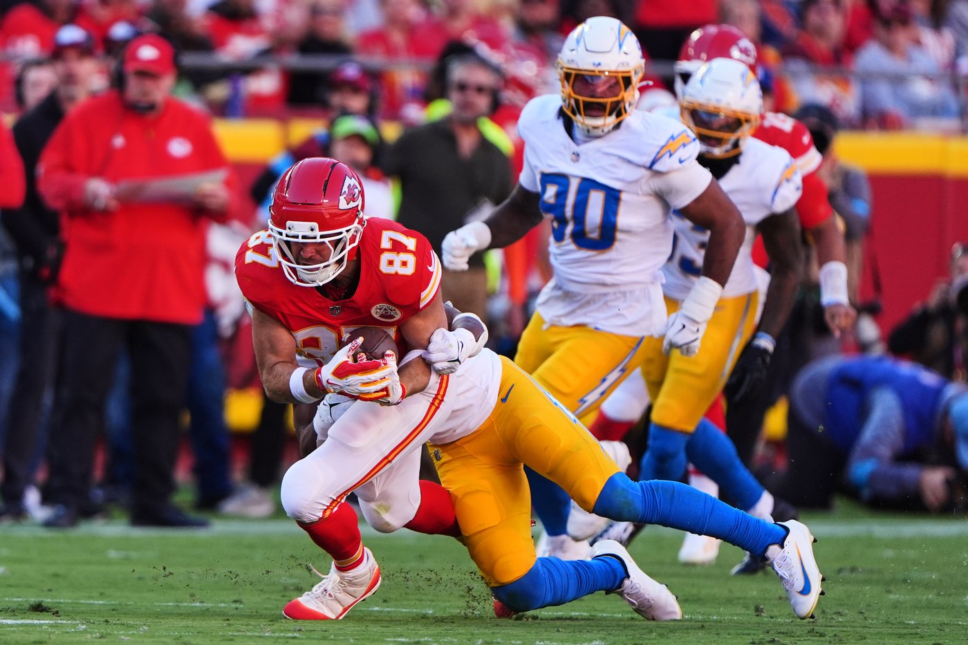 Chiefs move to 5-0 as Kenneth Walker runs for two TDs in a 22-6 win over Chargers | iNFOnews.ca Chiefs move to 5-0 as Kenneth Walker runs for two TDs in a 22-6 win over Chargers | iNFOnews.ca