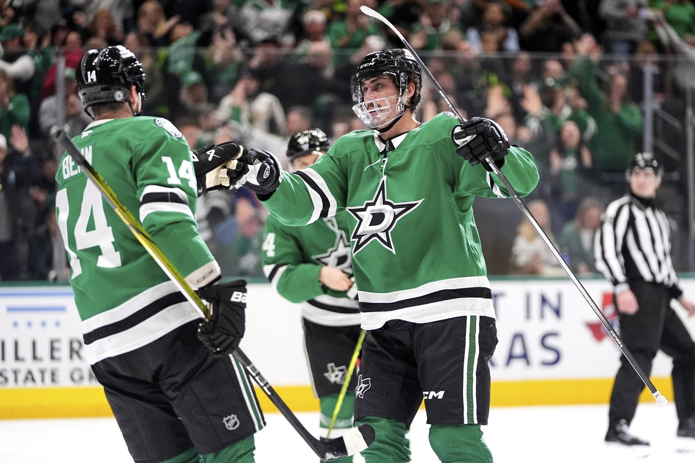 Sherwood's OT goal caps Canucks 3-goal comeback in final minute in 6-5 win over Stars | iNFOnews.ca