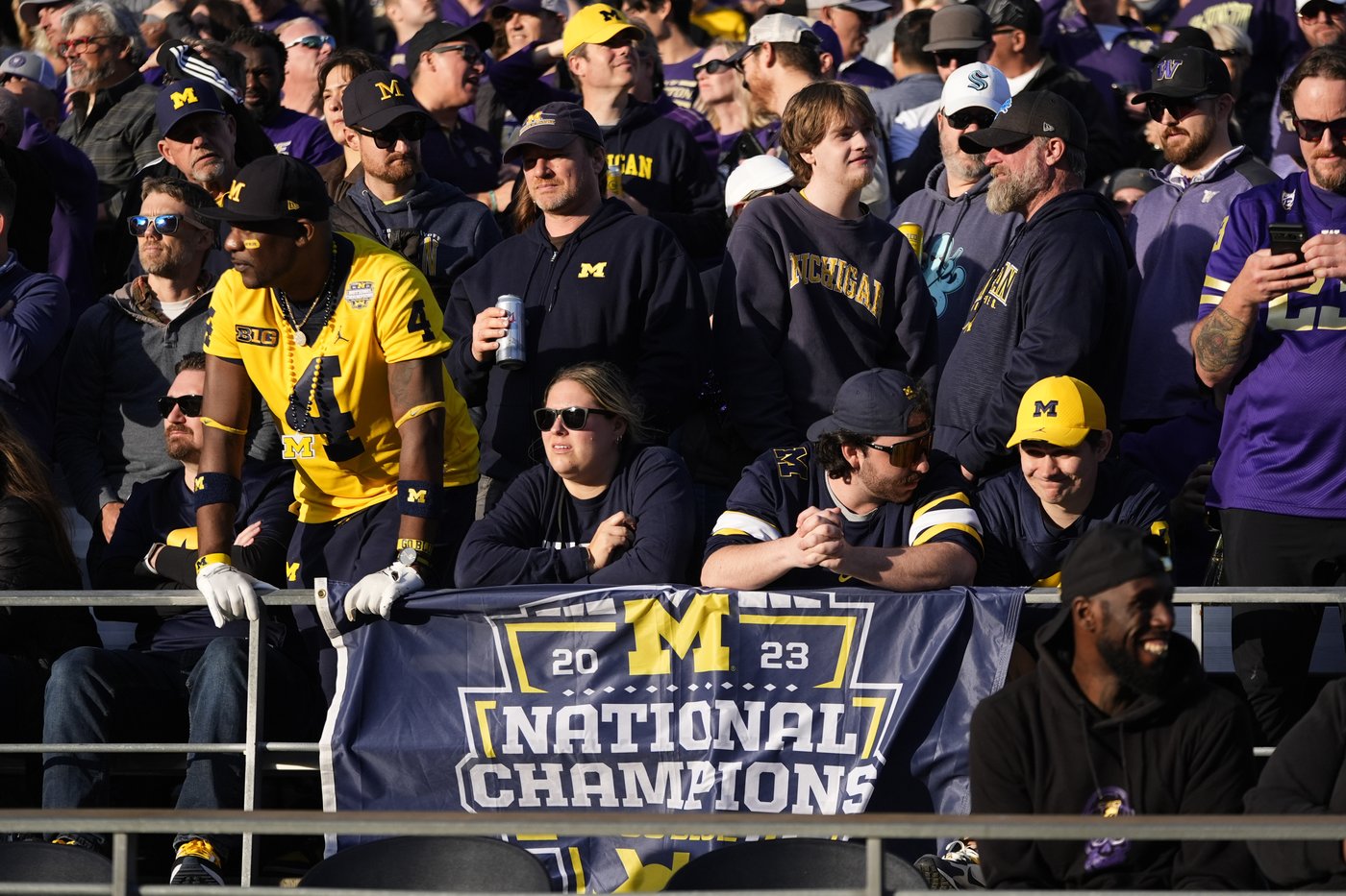 Washington pulls away in 4th quarter to beat No. 10 Michigan 27-17 in title game rematch | iNFOnews.ca