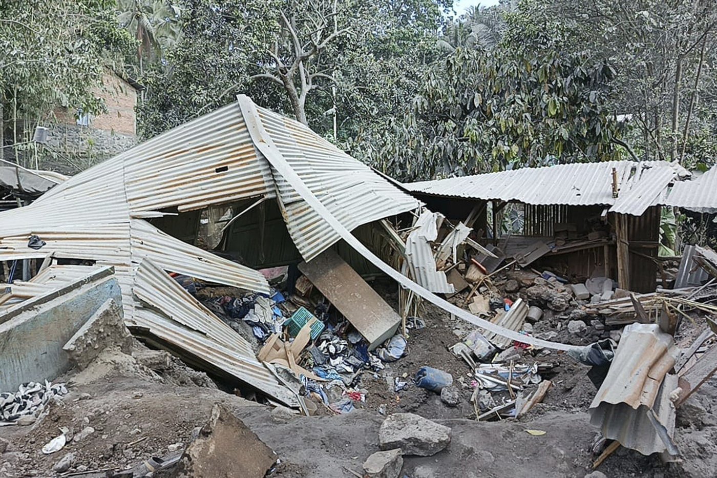What to know about the eruptions of Mount Lewotobi Laki Laki that killed 9 in Indonesia | iNFOnews.ca