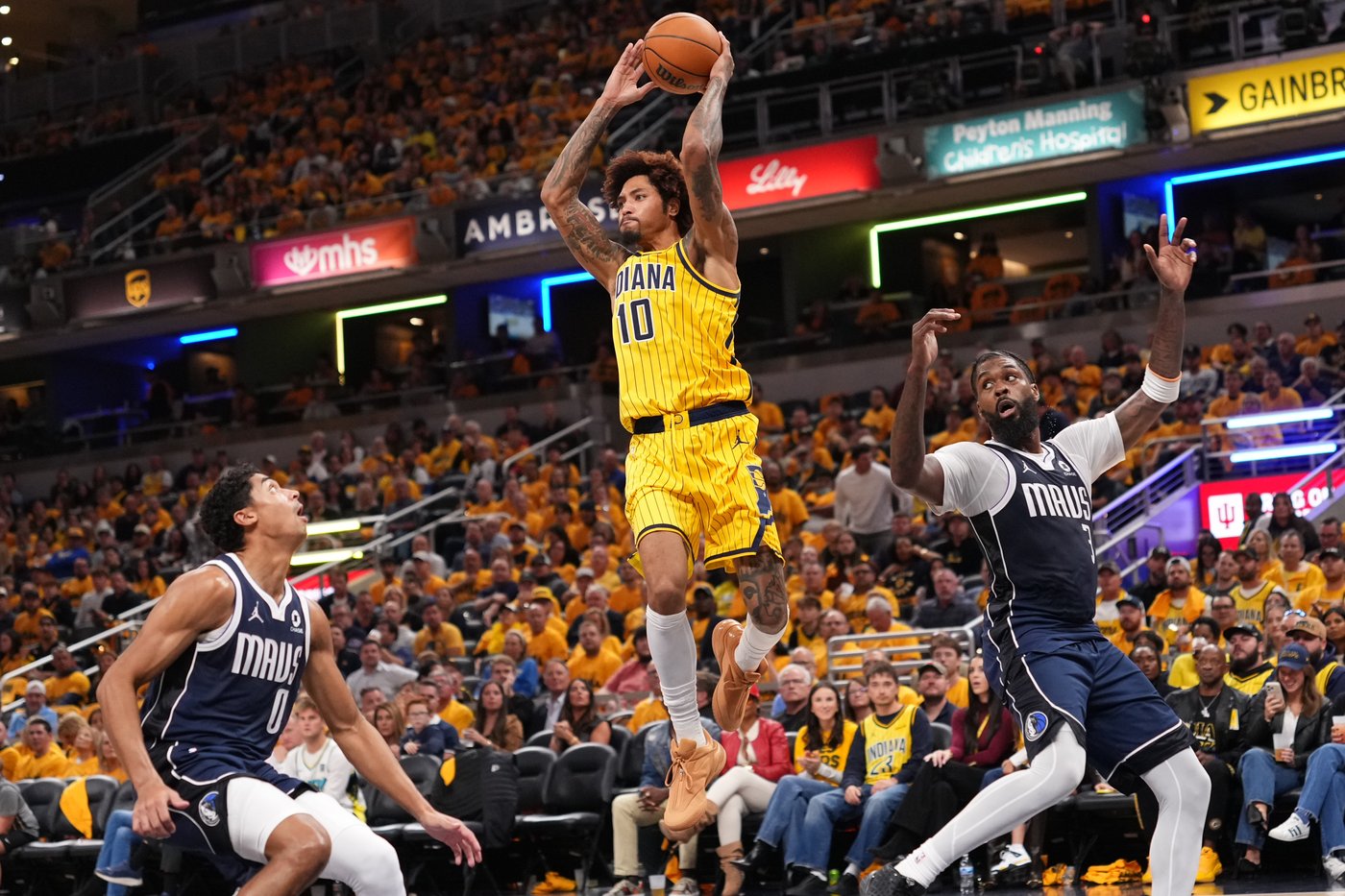 Mavericks lose Flagg to injury, and ruin Haliburton's home return with 121-105 win over Pacers | iNFOnews.ca