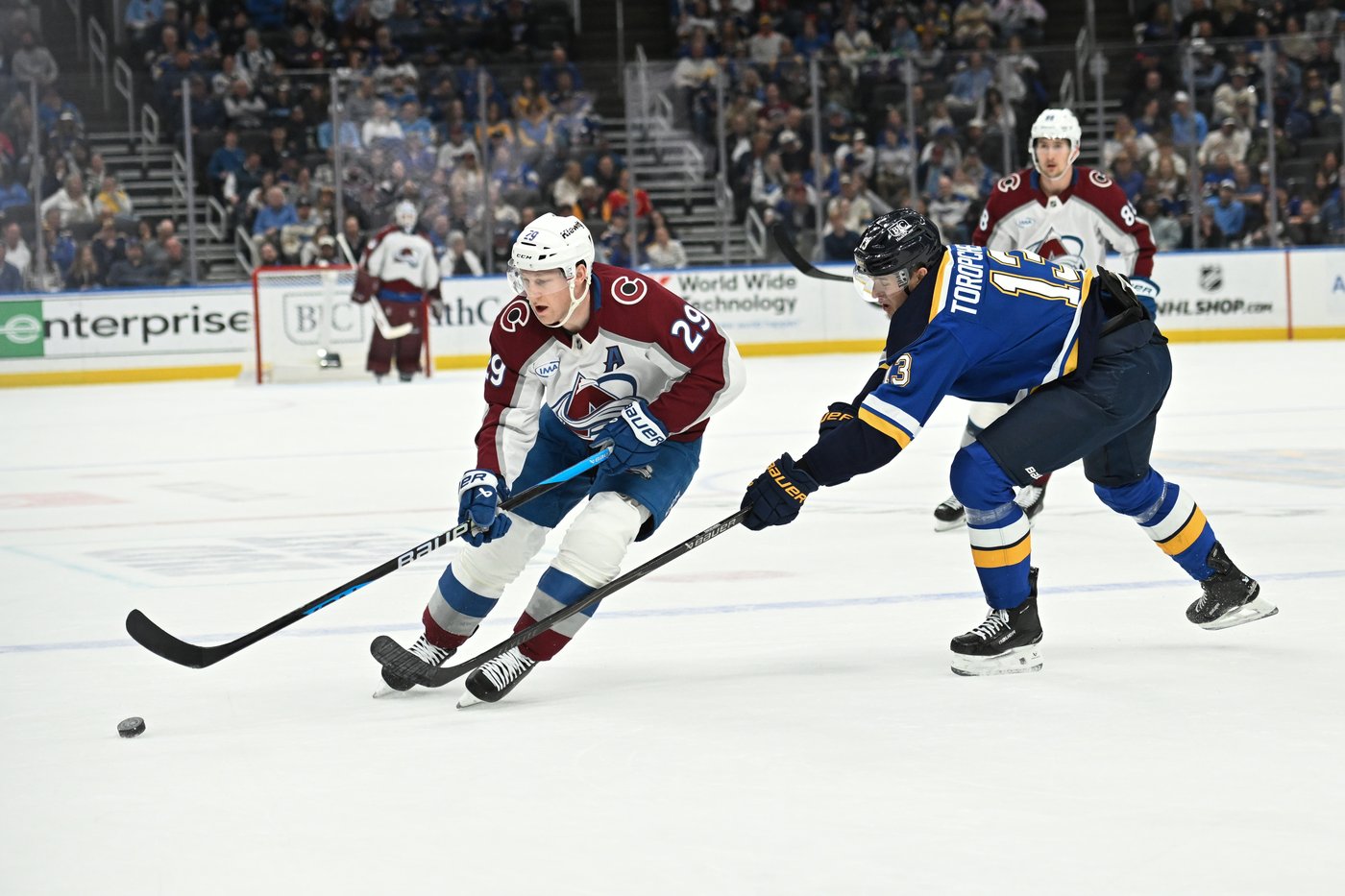 Avalanche beat the Blues 3-1 to clinch Central Division and top seed in the Western Conference | iNFOnews.ca Avalanche beat the Blues 3-1 to clinch Central Division and top seed in the Western Conference | iNFOnews.ca