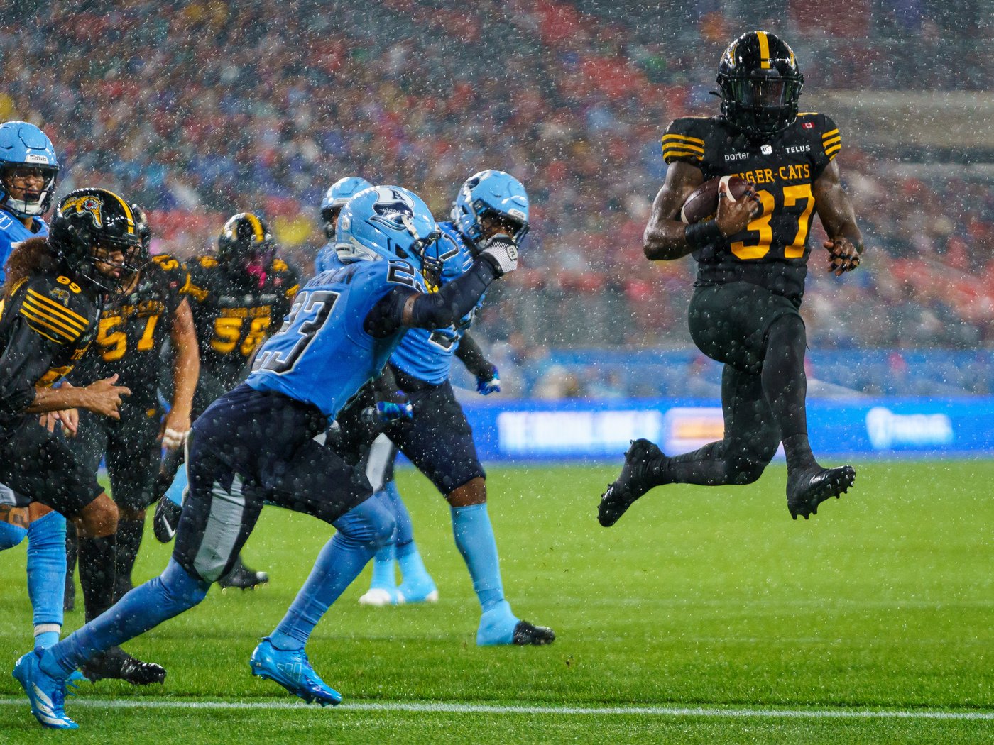Chad Kelly throws three TD passes as Argos earn 39-20 wild weather win over Ticats | iNFOnews.ca Chad Kelly throws three TD passes as Argos earn 39-20 wild weather win over Ticats | iNFOnews.ca