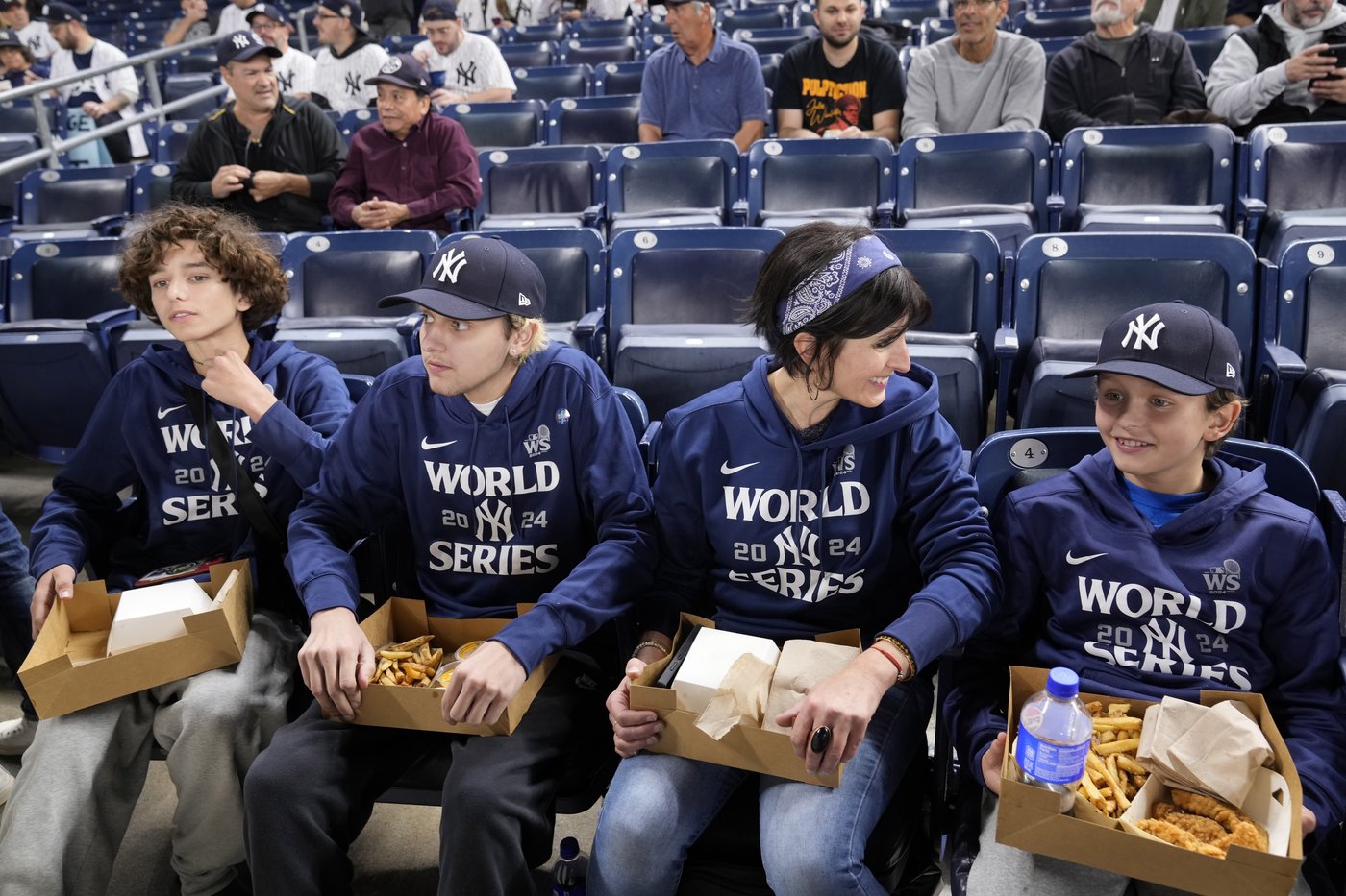 Yankees fans who interfered with Betts' catch are banned from Game 5 of the World Series | iNFOnews.ca