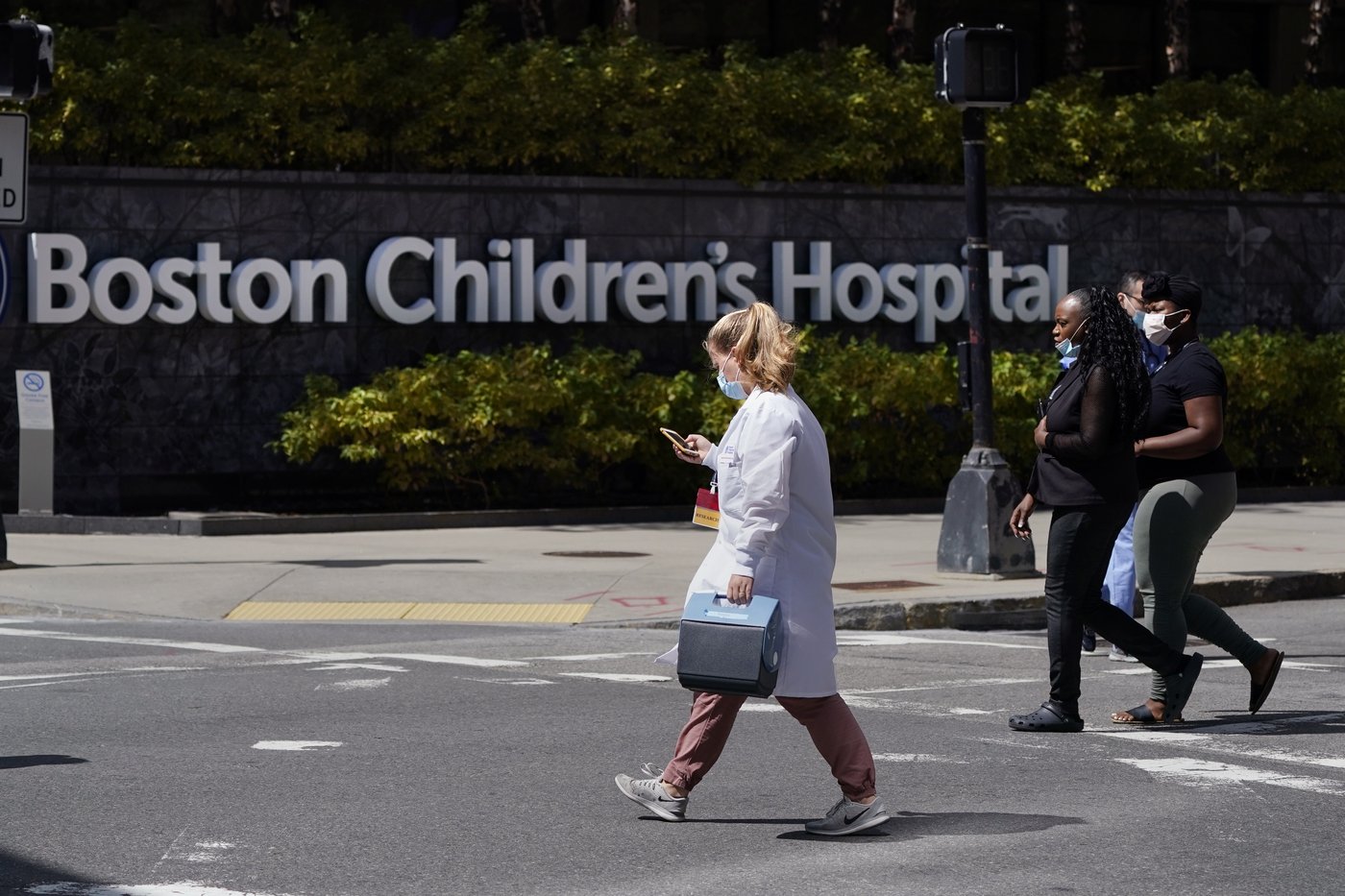 Judge blocks Trump administration's subpoena of trans kids' medical records from Boston hospital | iNFOnews.ca