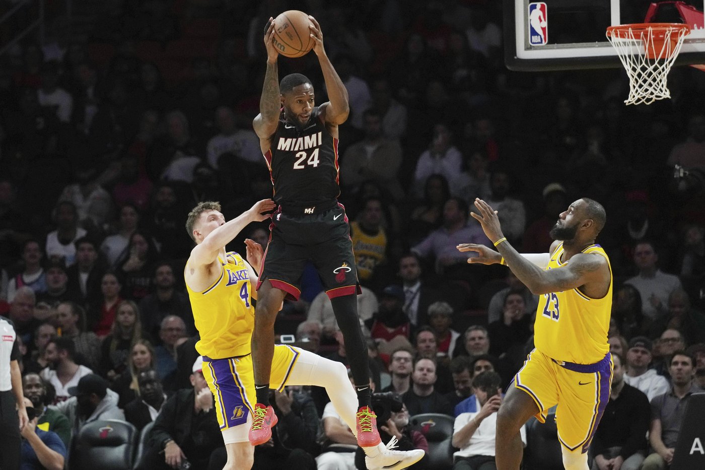 Heat break franchise assist record in blowout win over Lakers | iNFOnews.ca