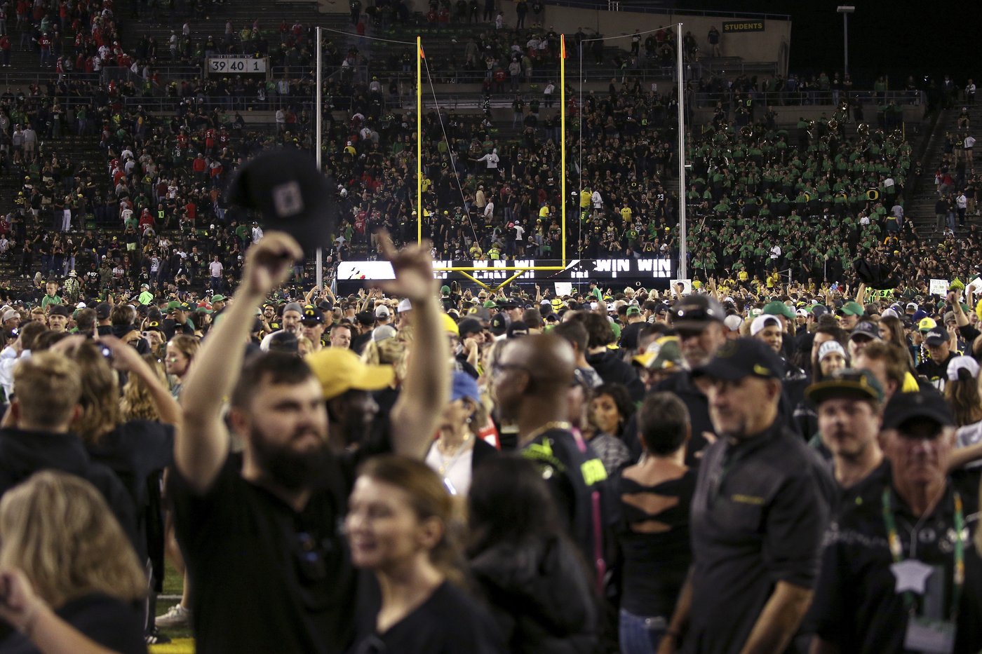 Dillon Gabriel rallies No. 3 Oregon past No. 2 Ohio State, 32-31 | iNFOnews.ca Dillon Gabriel rallies No. 3 Oregon past No. 2 Ohio State, 32-31 | iNFOnews.ca