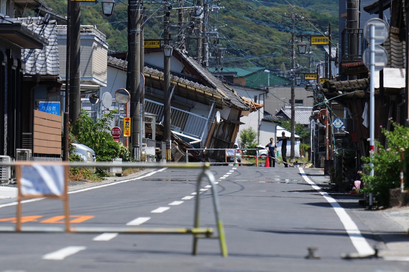 Photos show the aftermath of a damaging earthquake in southwestern Japan | iNhome