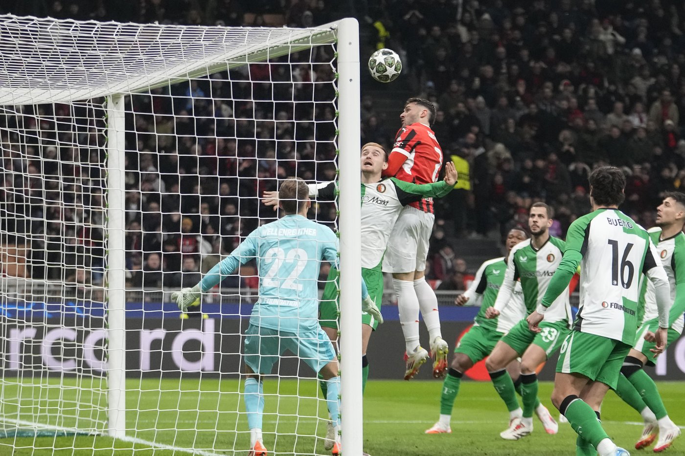 Giménez continues scoring streak in Champions League but this time against team he just left | iNFOnews.ca Giménez continues scoring streak in Champions League but this time against team he just left | iNFOnews.ca