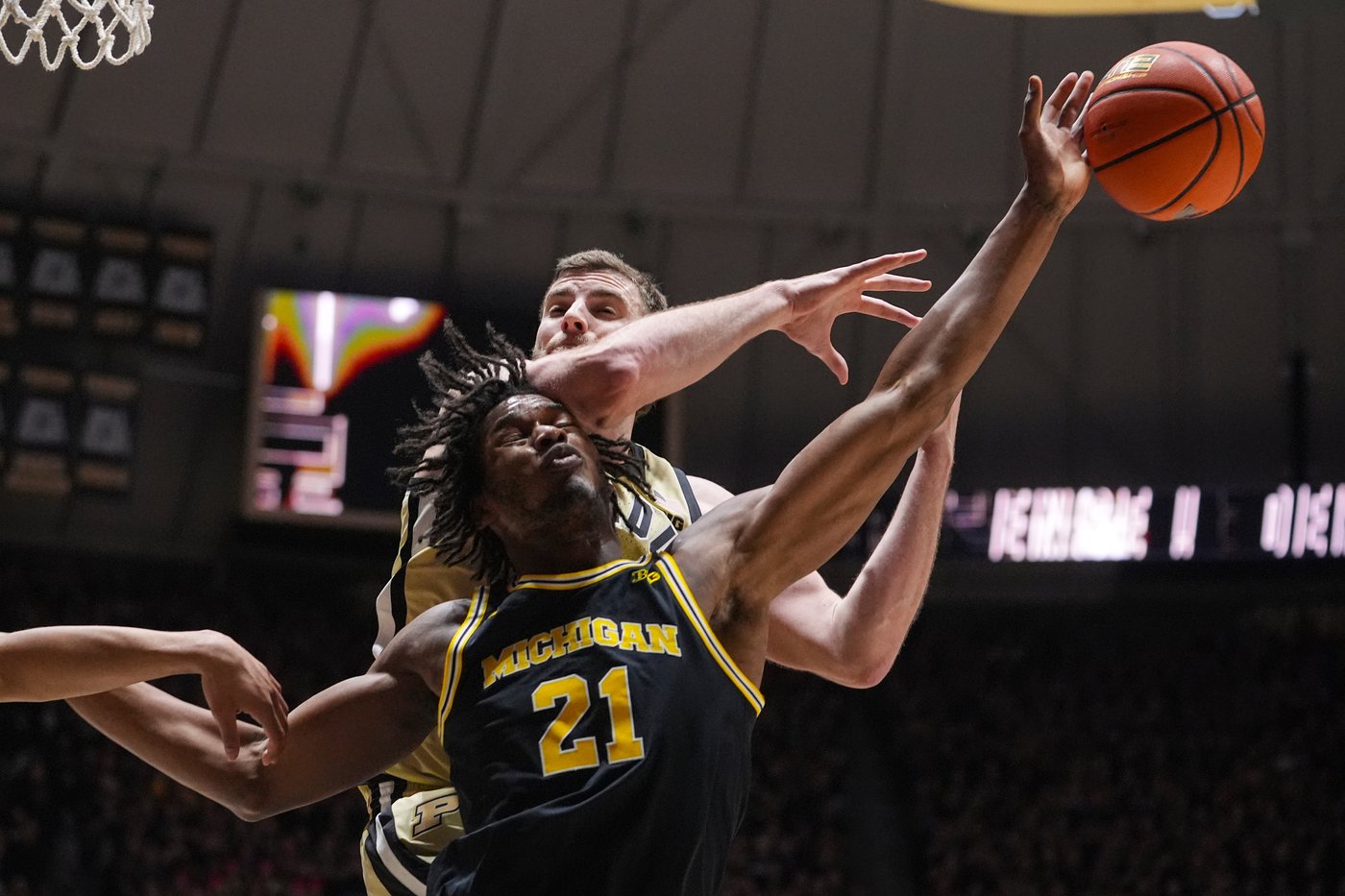 Elliot Cadeau scores 17 and No. 1 Michigan uses strong interior game to beat up No. 7 Purdue 91-80 | iNFOnews.ca Elliot Cadeau scores 17 and No. 1 Michigan uses strong interior game to beat up No. 7 Purdue 91-80 | iNFOnews.ca