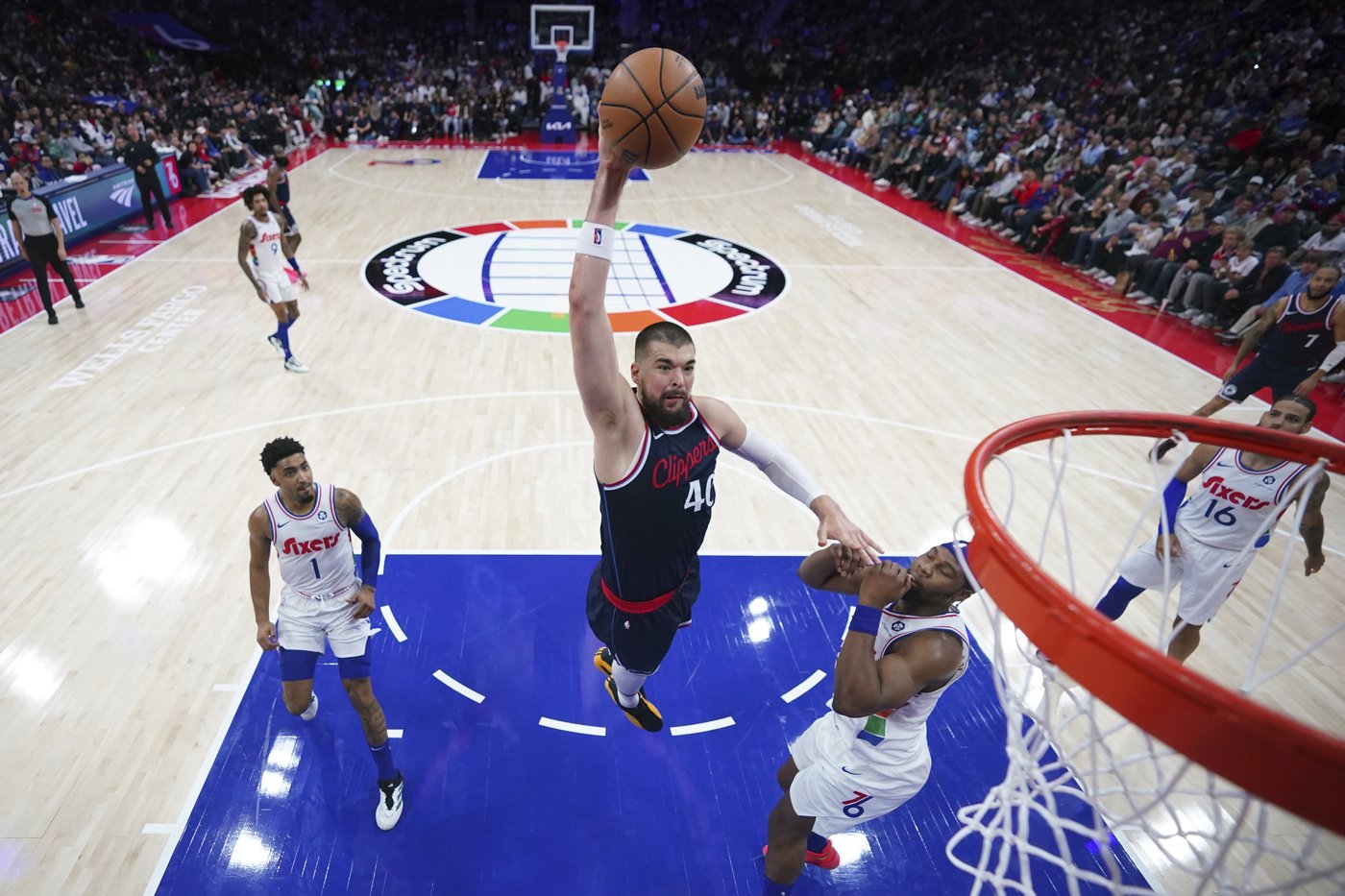 James Harden scores 23 points to lead Clippers to rout over his old 76ers team, 125-99 | iNFOnews.ca