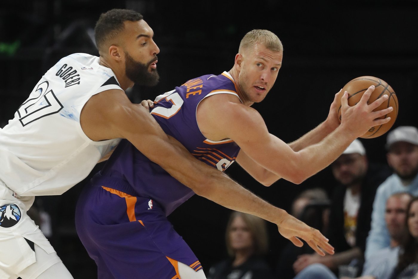 Randle hits 3 at the buzzer to lift Timberwolves over Booker, Suns with 120-117 win | iNFOnews.ca Randle hits 3 at the buzzer to lift Timberwolves over Booker, Suns with 120-117 win | iNFOnews.ca