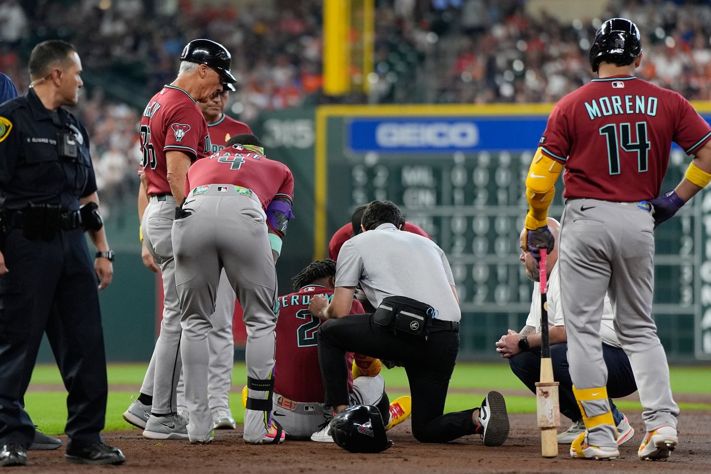 Arizona’s Perdomo leaves game with head contusion after being hit in the helmet by a line drive | iNFOnews.ca Arizona’s Perdomo leaves game with head contusion after being hit in the helmet by a line drive | iNFOnews.ca