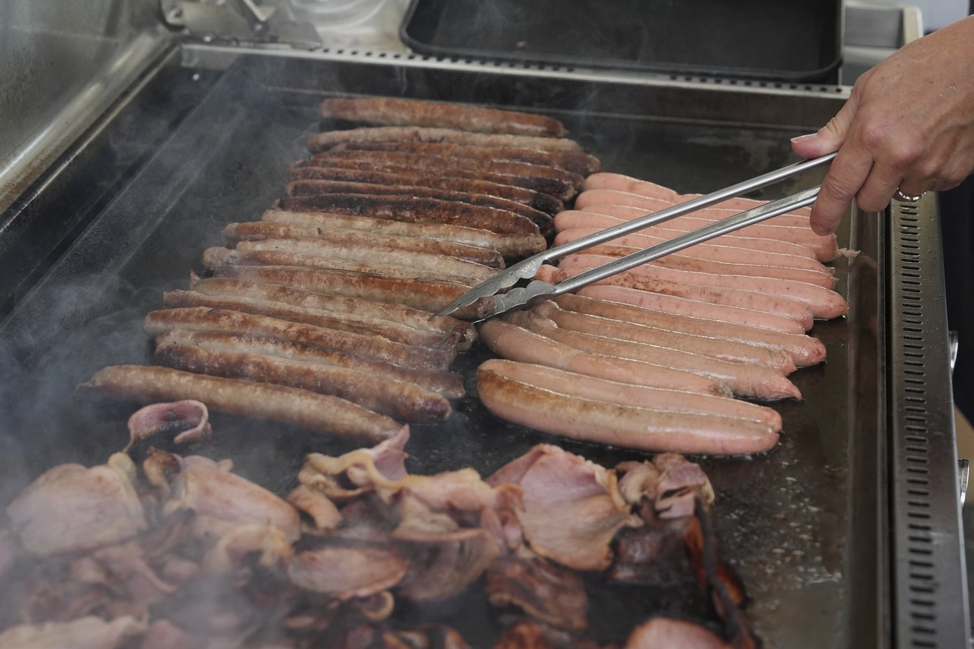 How the democracy sausage, a polling day snack, became Australia's election symbol | iNFOnews.ca How the democracy sausage, a polling day snack, became Australia's election symbol | iNFOnews.ca