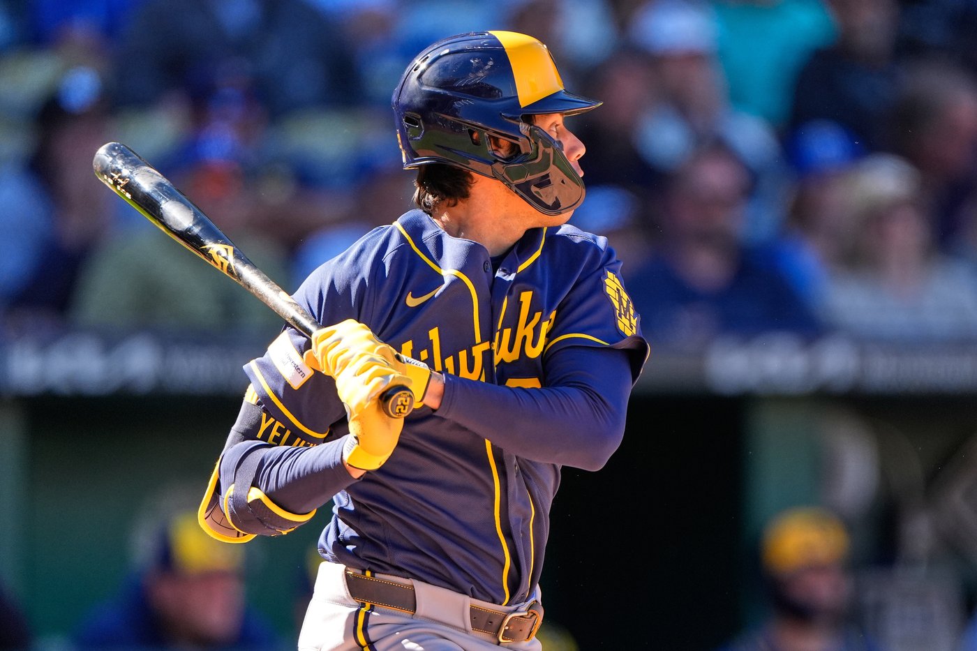 Christian Yelich leaves Brewers' game against Nationals with hamstring tightness | iNFOnews.ca