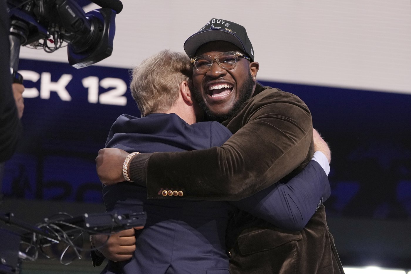 Cowboys take Alabama offensive lineman Tyler Booker with 12th pick in NFL draft | iNFOnews.ca