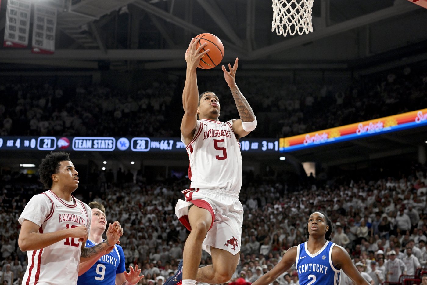 Oweh's 24 points pace Kentucky in 85-77 win at No. 15 Arkansas | iNFOnews.ca