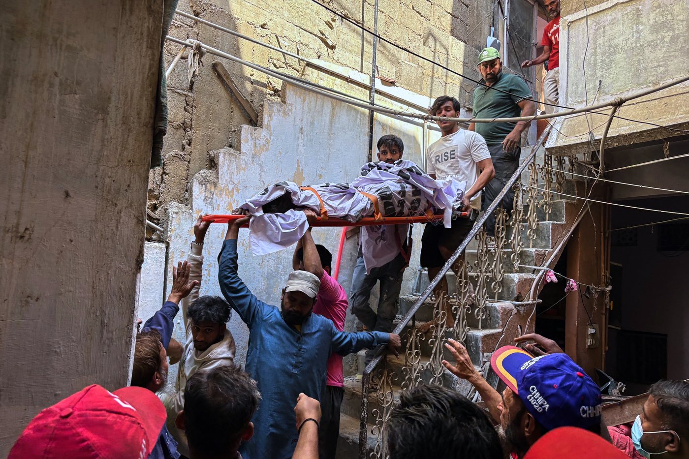 Gas explosion kills 16 after apartment building partially collapsed in southern Pakistan | iNFOnews.ca Gas explosion kills 16 after apartment building partially collapsed in southern Pakistan | iNFOnews.ca