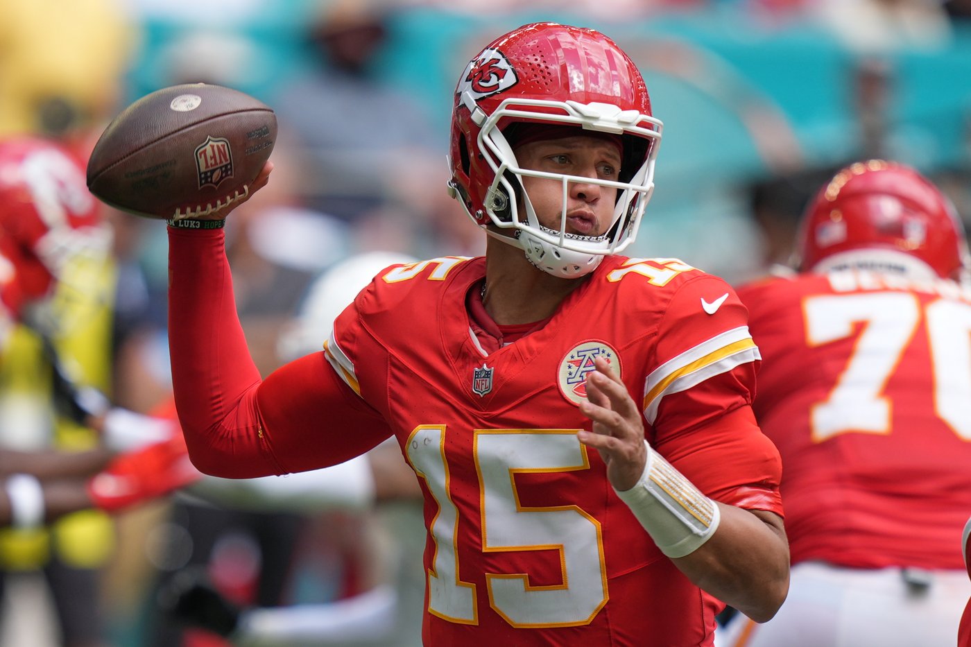 Kenneth Walker III has 2 TDs as Chiefs beat Dolphins 24-10 after De'Von Achane exits with injury | iNFOnews.ca Kenneth Walker III has 2 TDs as Chiefs beat Dolphins 24-10 after De'Von Achane exits with injury | iNFOnews.ca