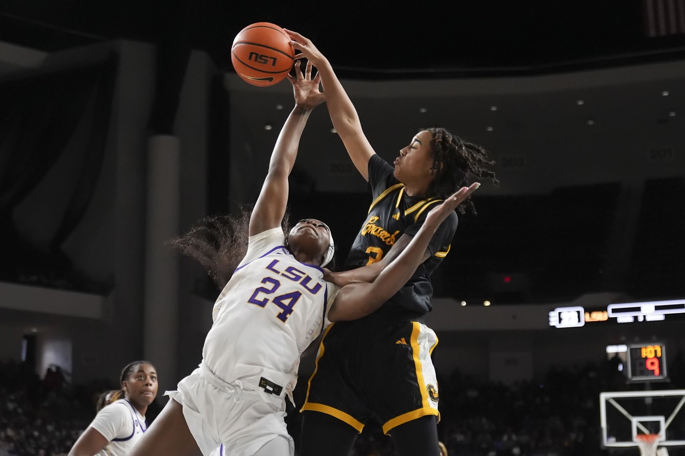 Aneesah Morrow scores 26 to lead No. 5 LSU over Grambling State 100-54 | iNFOnews.ca