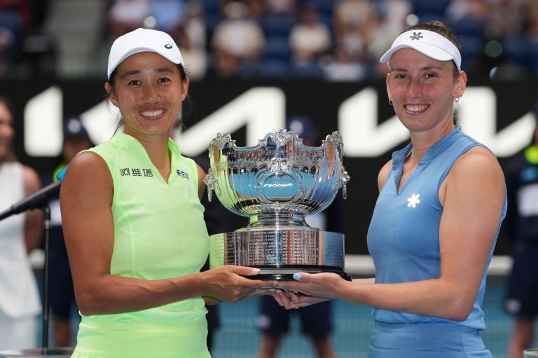 Elise Mertens and Zhang Shuai win the Australian Open women's doubles title | iNFOnews.ca