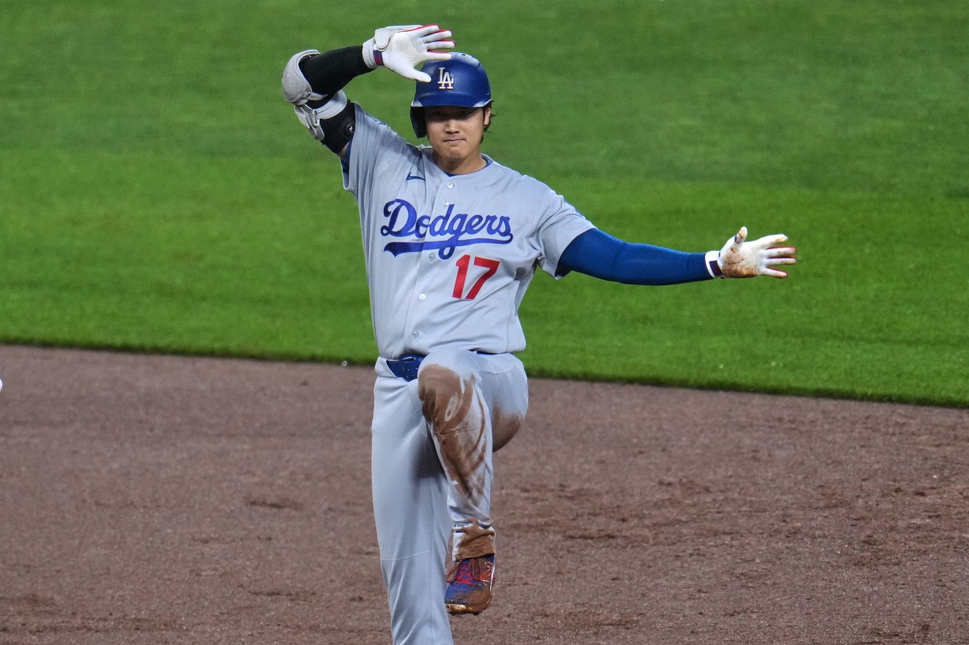The Los Angeles Dodgers erupt after Paul Skenes exits in a 12-3 romp over the Pirates | iNFOnews.ca