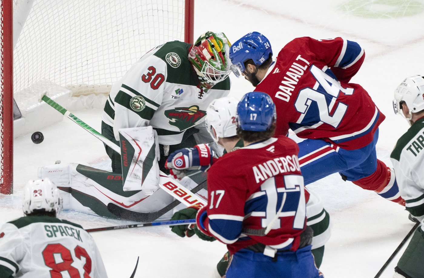 Caufield scores with 15 seconds left to lift Canadiens to 4-3 win | iNFOnews.ca