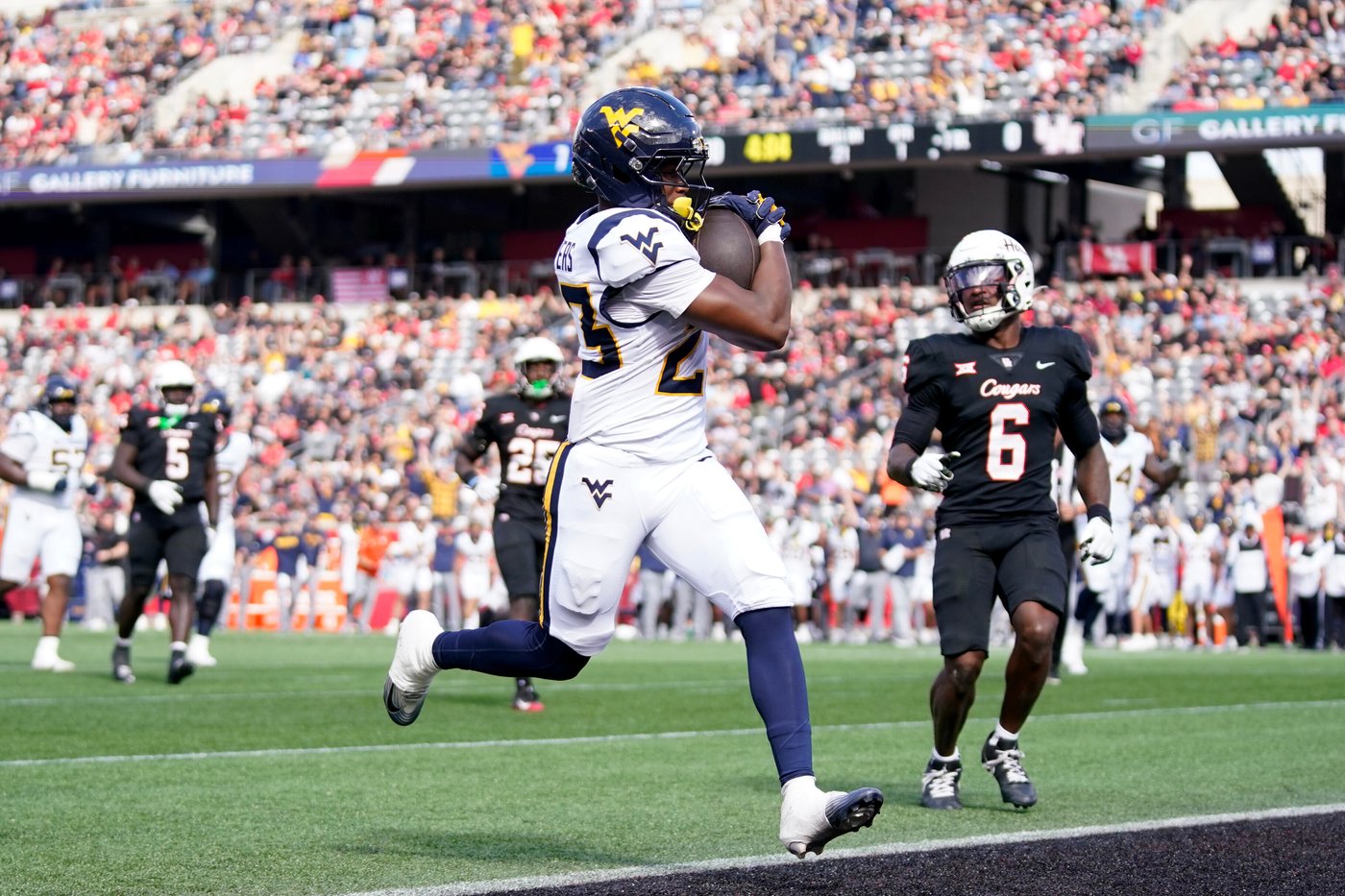Scotty Fox Jr. accounts for 3 TDs, West Virginia beats No. 22 Houston 45-35 | iNFOnews.ca
