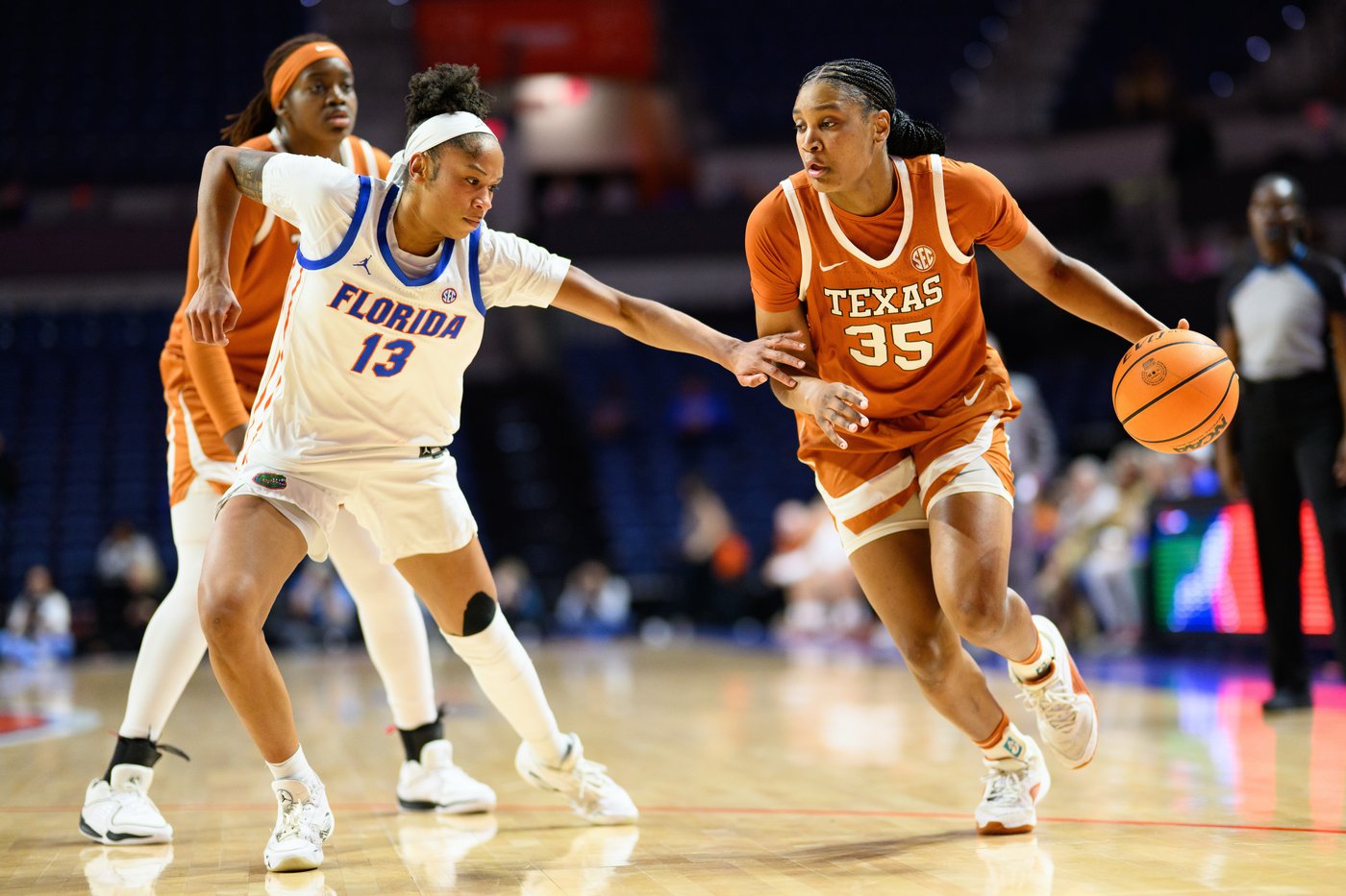 Madison Booker scores 24, and No. 4 Texas beats Florida 88-68 in front of Shaq | iNFOnews.ca