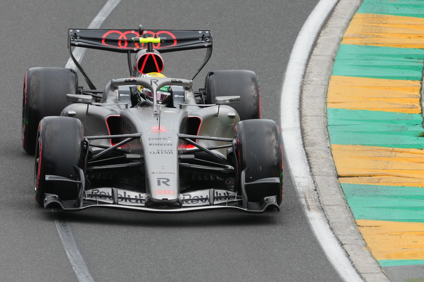 Russell, Antonelli lead Mercedes in one-two qualifying positions for F1's Australian GP | iNFOnews.ca