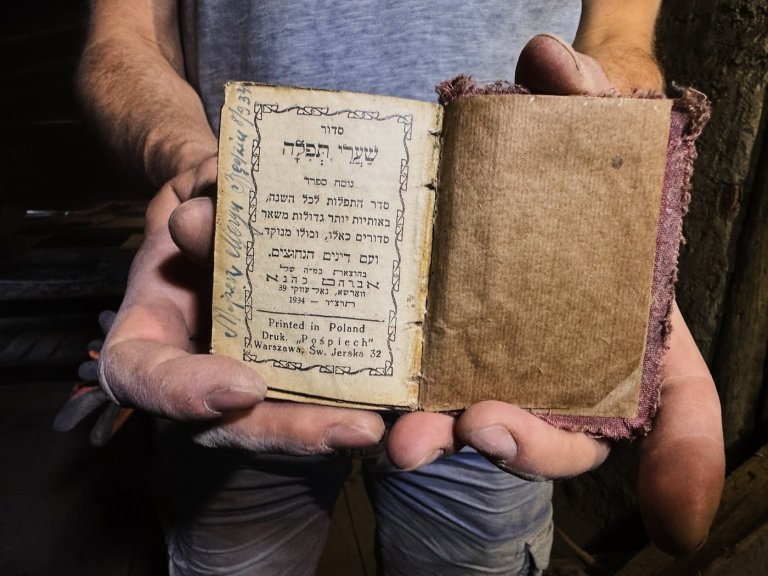 A secret bunker, tunnel and a Star of David tell a story of Jewish resistance in a Polish town | iNFOnews.ca