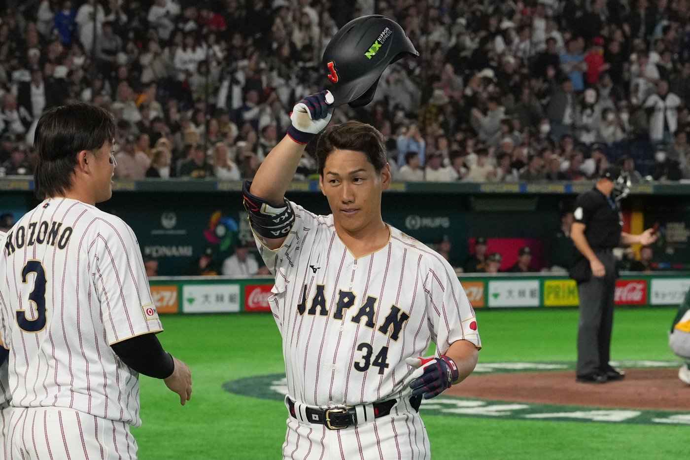 Japan rallies late to beat Australia 4-3, clinches first place in group at World Baseball Classic | iNFOnews.ca