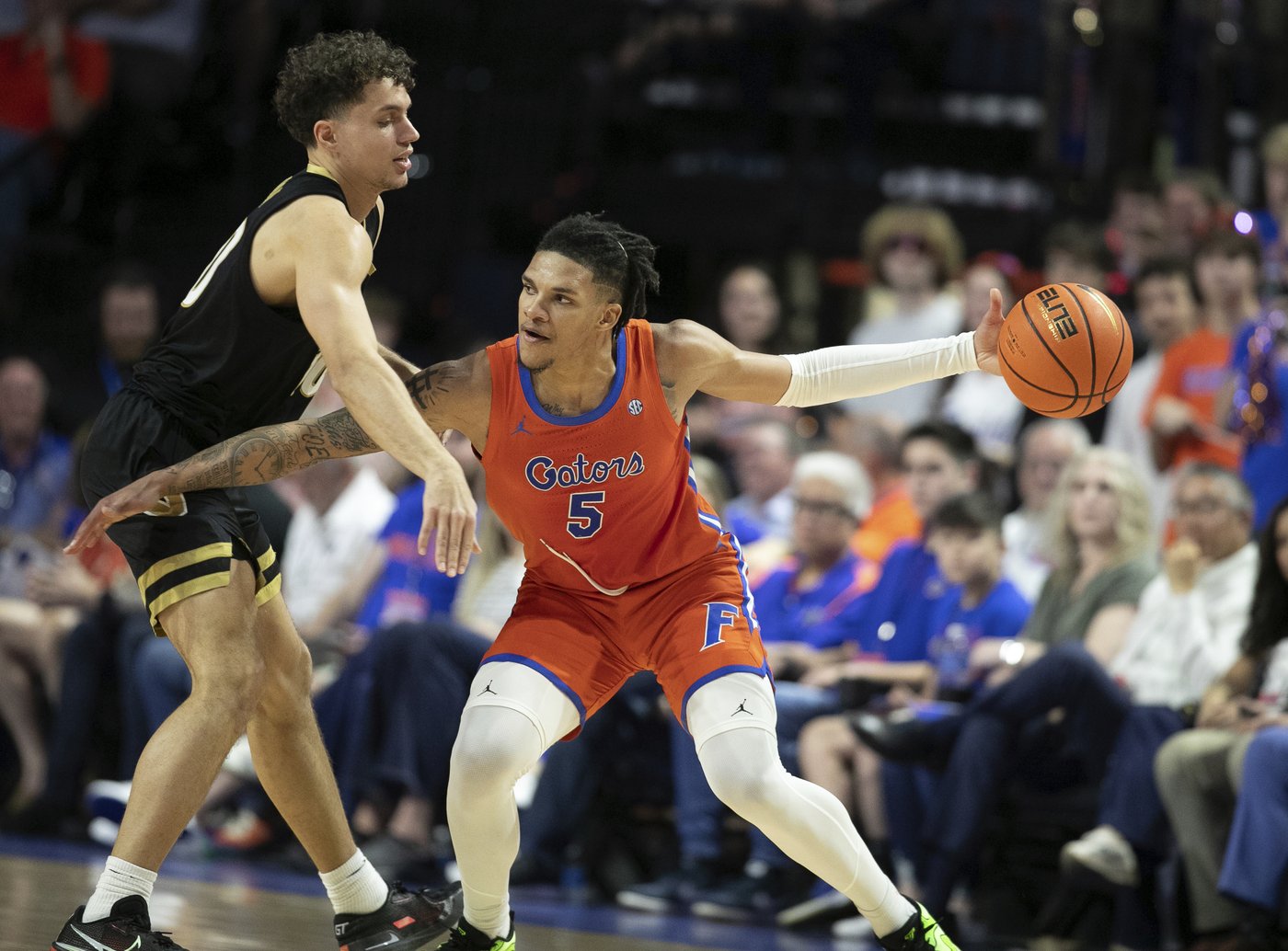 Richard and Condon come up big with Clayton out, and No. 6 Florida beats Vanderbilt 86-75 | iNFOnews.ca Richard and Condon come up big with Clayton out, and No. 6 Florida beats Vanderbilt 86-75 | iNFOnews.ca