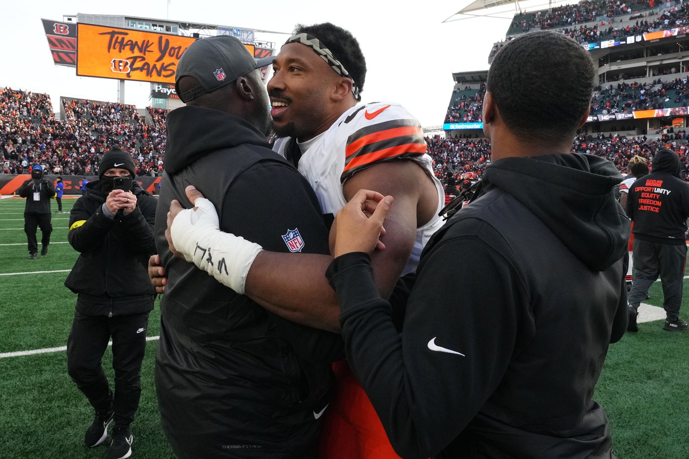 Myles Garrett breaks NFL single-season sack record with 23 and laments not getting 2 more | iNFOnews.ca Myles Garrett breaks NFL single-season sack record with 23 and laments not getting 2 more | iNFOnews.ca