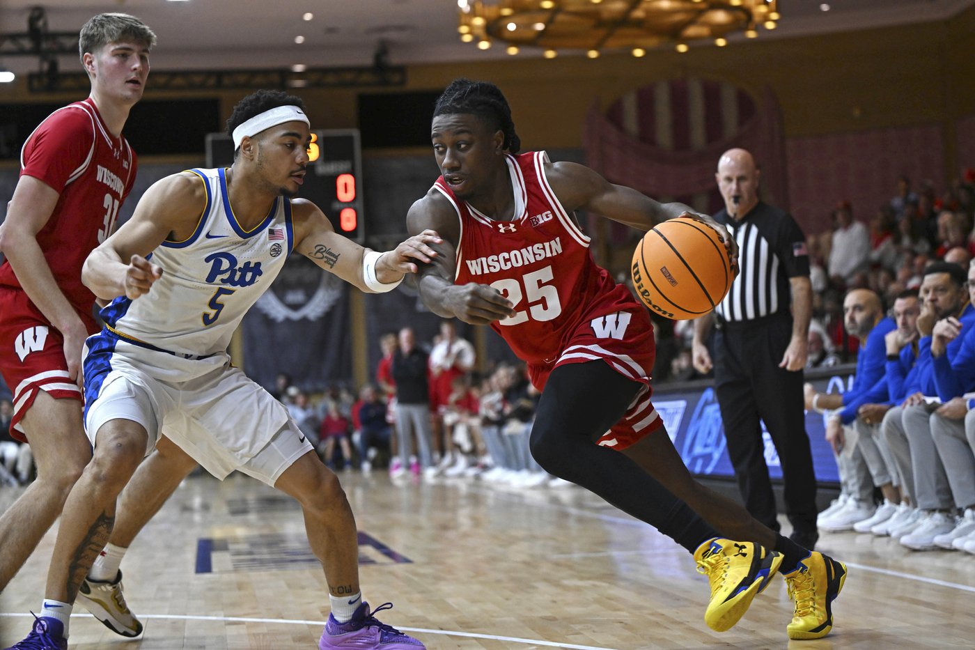 Tonje scores 33, No. 19 Wisconsin beats Pittsburgh 81-75 for Greenbrier Tip-Off title | iNFOnews.ca