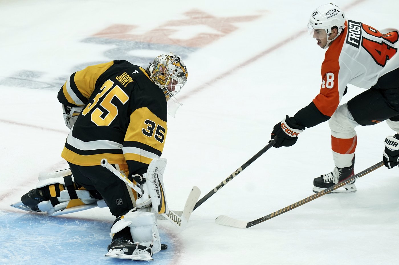 Crosby ties Lemieux's franchise assists record, leads Penguins past Flyers 7-3 | iNFOnews.ca