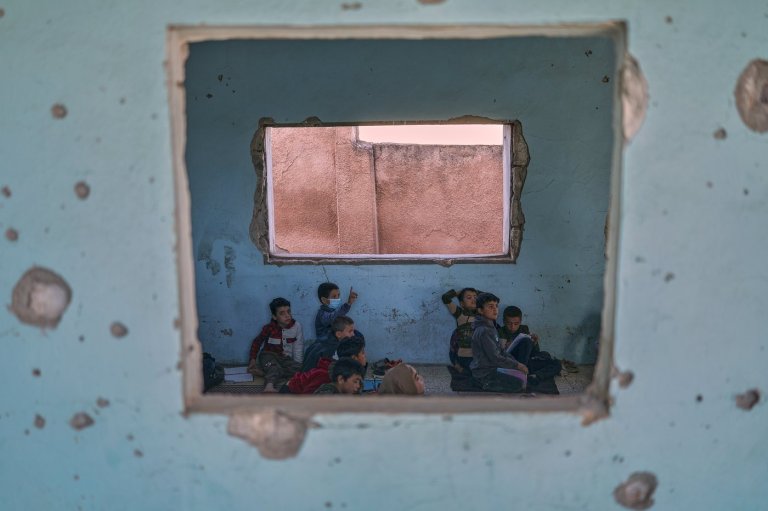 Photos show Syrian students returning to schools stripped bare by conflict | iNFOnews.ca Photos show Syrian students returning to schools stripped bare by conflict | iNFOnews.ca