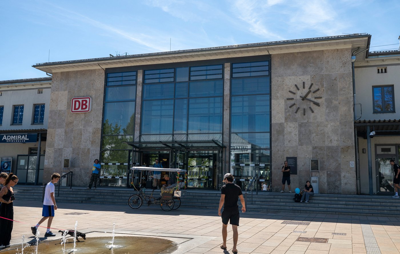 A British woman is fatally stabbed at a station in Germany. Police detain a suspect | iNFOnews.ca A British woman is fatally stabbed at a station in Germany. Police detain a suspect | iNFOnews.ca