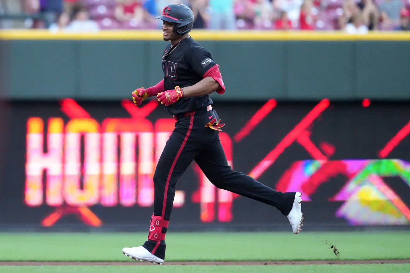 Dunn's error leads to 3-run 9th, Diamondbacks beat Reds 5-2 | iNFOnews.ca Dunn's error leads to 3-run 9th, Diamondbacks beat Reds 5-2 | iNFOnews.ca