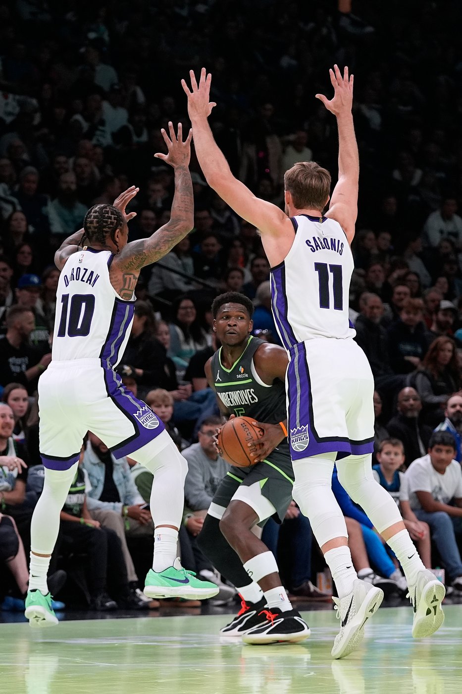Edwards' 30 points power Timberwolves to 3rd straight win, 124-110 over Kings in NBA Cup | iNFOnews.ca