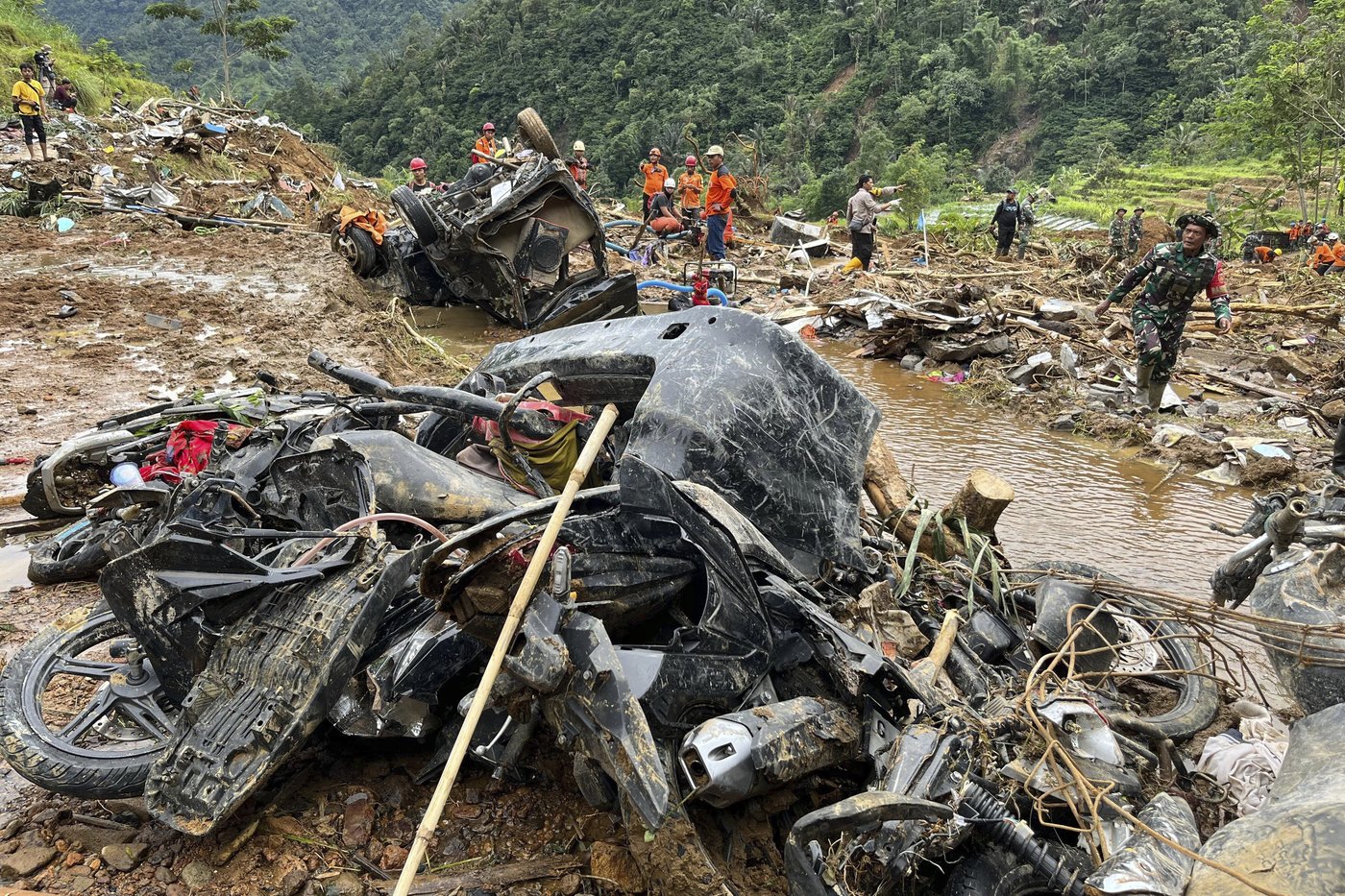 Death toll in deadly flooding and landslides in Indonesia rises to 21 | iNFOnews.ca Death toll in deadly flooding and landslides in Indonesia rises to 21 | iNFOnews.ca