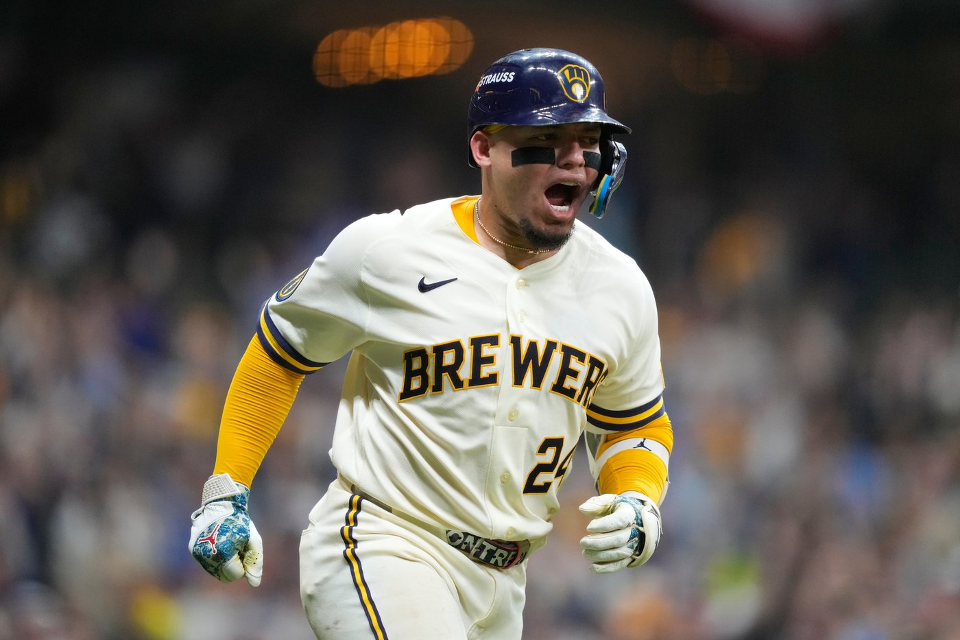 Brewers edge Padres 3-2 in NLDS opener that features bizarre play in 9th inning | iNFOnews.ca