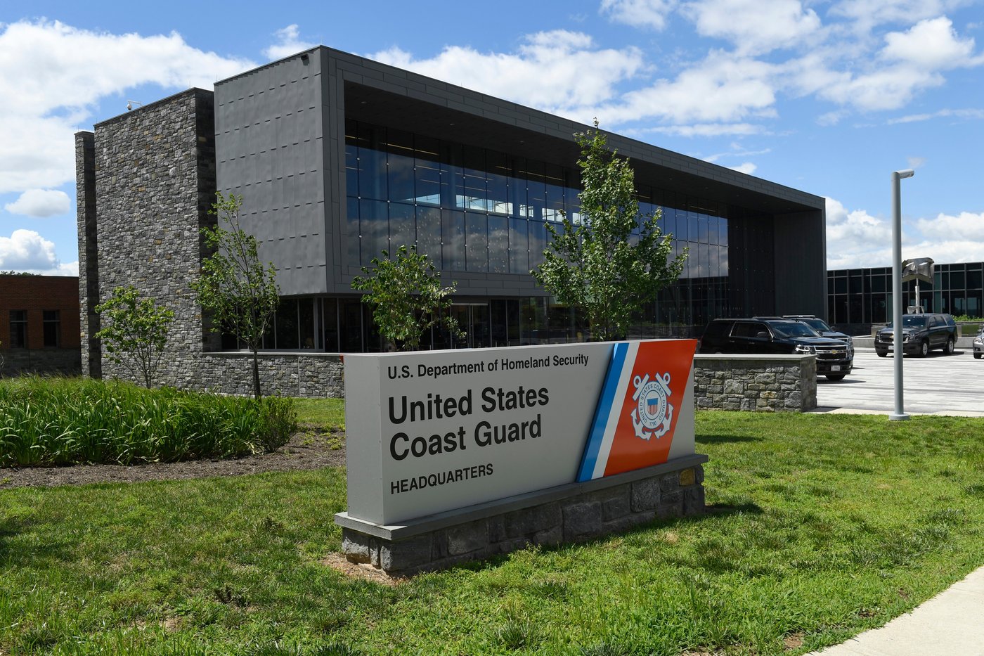 Coast Guard helicopter crashes on a training mission in Alaska and four crew members are injured | iNFOnews.ca Coast Guard helicopter crashes on a training mission in Alaska and four crew members are injured | iNFOnews.ca