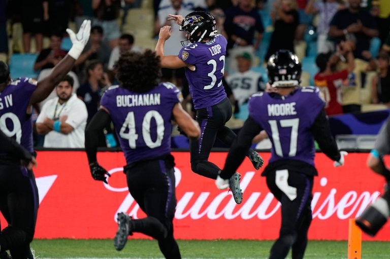 Jackson's pass, alert timeout call lead to Loop's 56-yard field goal as Ravens beat Cowboys 34-31 | iNFOnews.ca