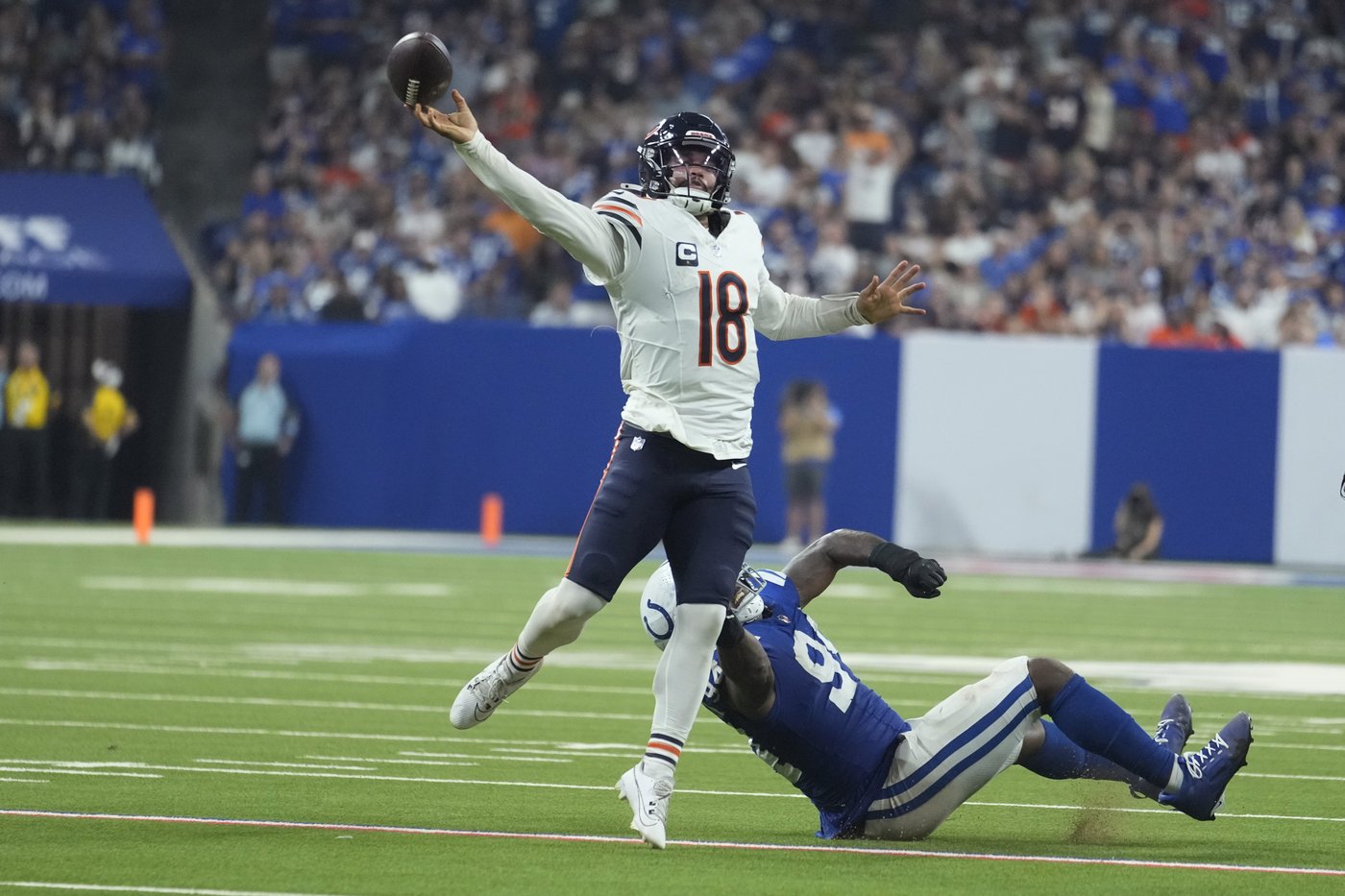 Colts rush for 3 TDs as struggling defense slows Bears offense for a 21-16 victory | iNFOnews.ca
