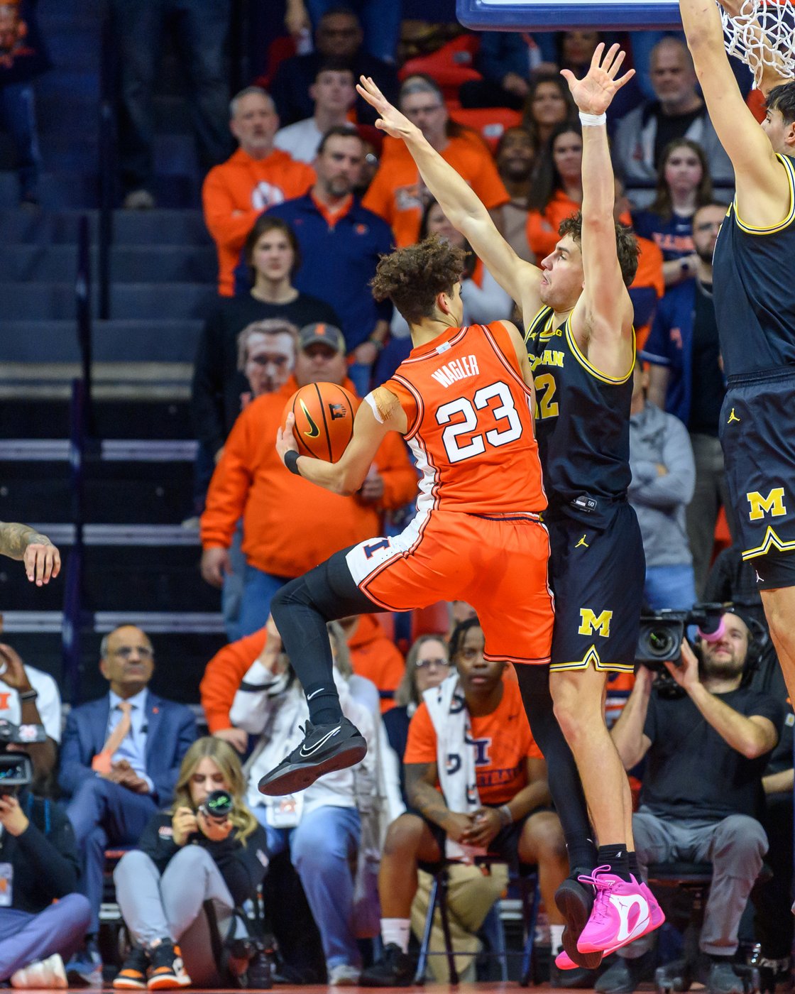 No. 3 Michigan claims Big Ten regular-season title with an 84-70 win over No. 10 Illinois | iNFOnews.ca No. 3 Michigan claims Big Ten regular-season title with an 84-70 win over No. 10 Illinois | iNFOnews.ca
