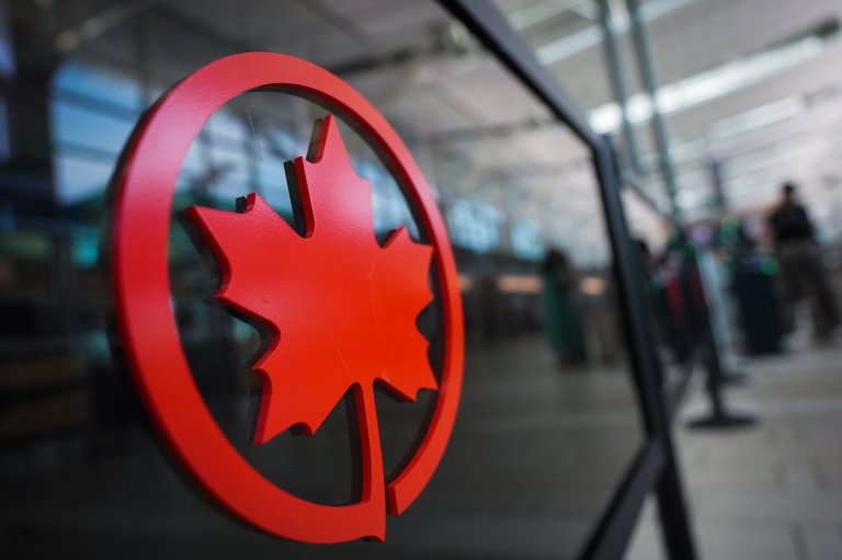 CP NewsAlert: Air Canada flight collides with vehicle at New York's Laguardia Airport | iNFOnews.ca